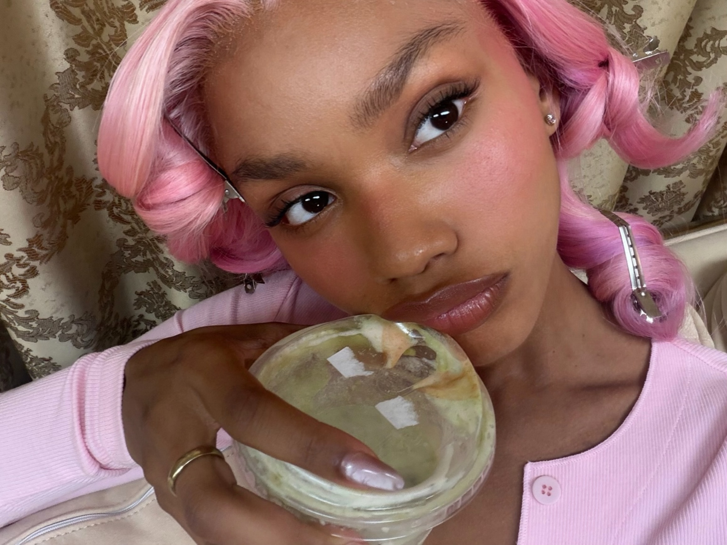 Melanie’s pink-haired selfie with a cold drink